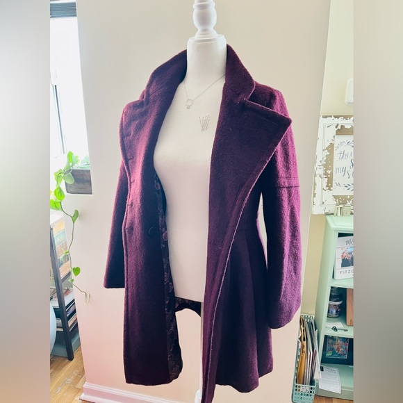 Feminine Military Coat - Picture 5 of 7